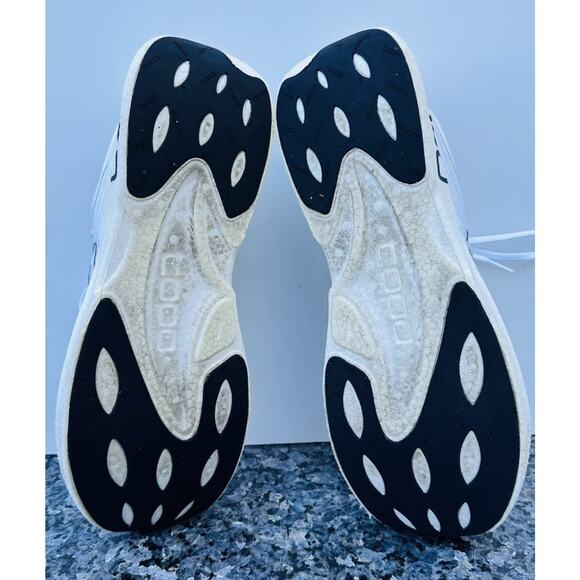 Topo Athletic Sneakers Cyclone 2 Running Shoes White Trail Foot Shape Men’s 12